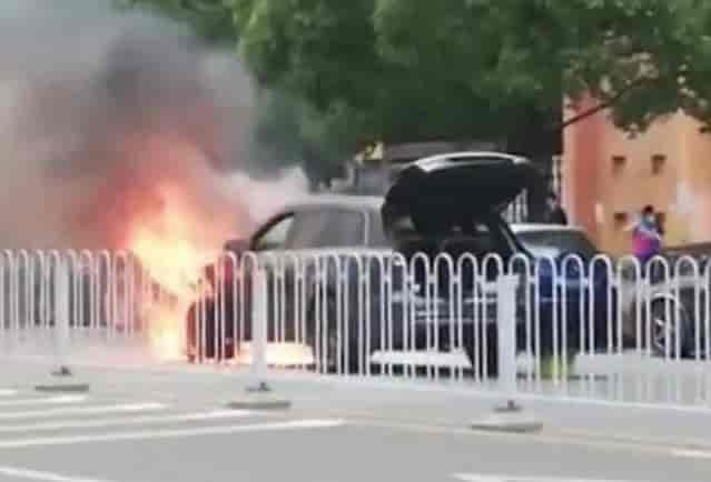 网友曝出在湖南长沙,理想ONE首款量产车自燃
