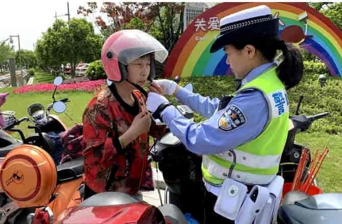 6月1号起，骑电动车不戴头盔真的会面临处罚、罚款吗？多地已经发出官方声明紧急辟谣！